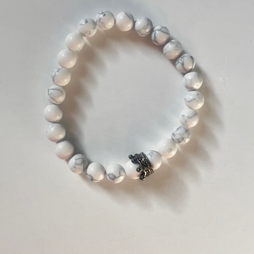 NEW ✨White Howlite Bead Stretch Bracelet with Silver Crown Accent